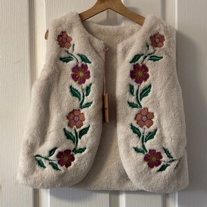 Mini Boden Cream Floral Embroidered Faux Fur Vest 8-9Y